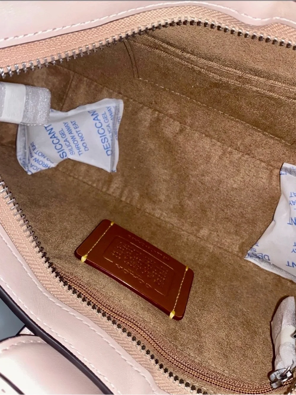 Coach 🌸 leather purse new in original packaging